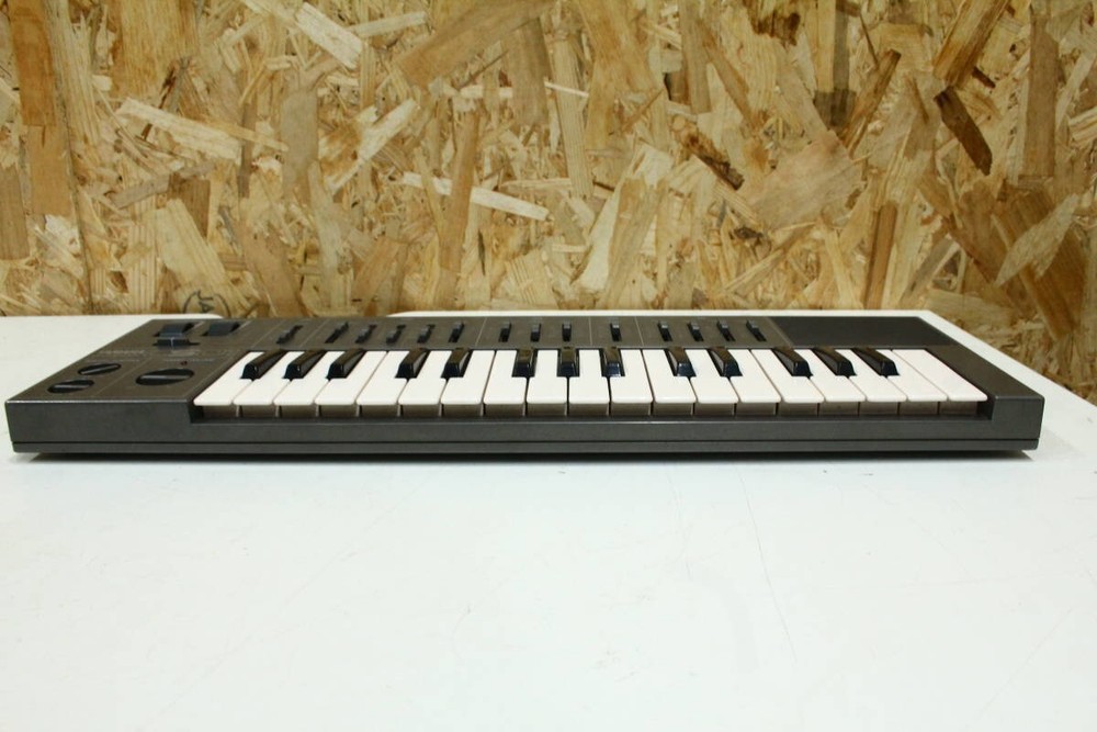 Yamaha CS-01 CS01 Mobile Analog Synthesizer keyboard