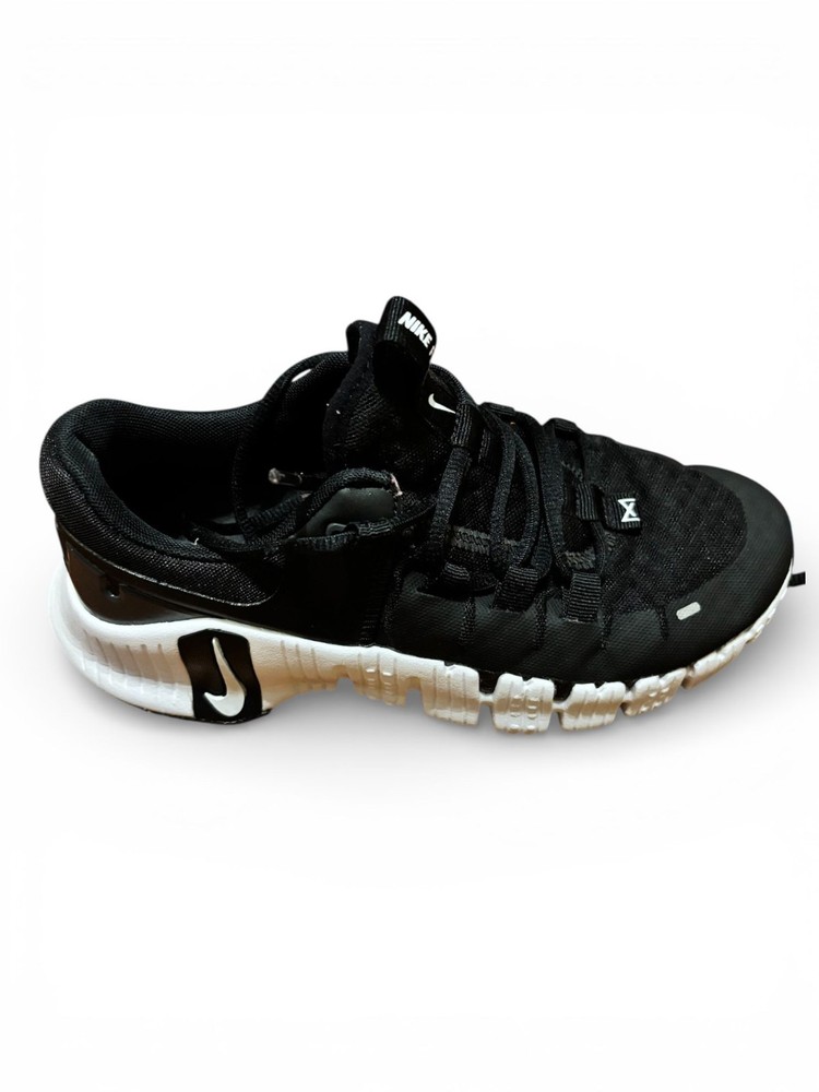 Kids size 6.5 shoes