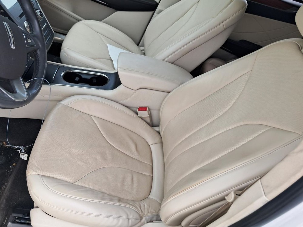 MKC 2016 Glove Box 4815802