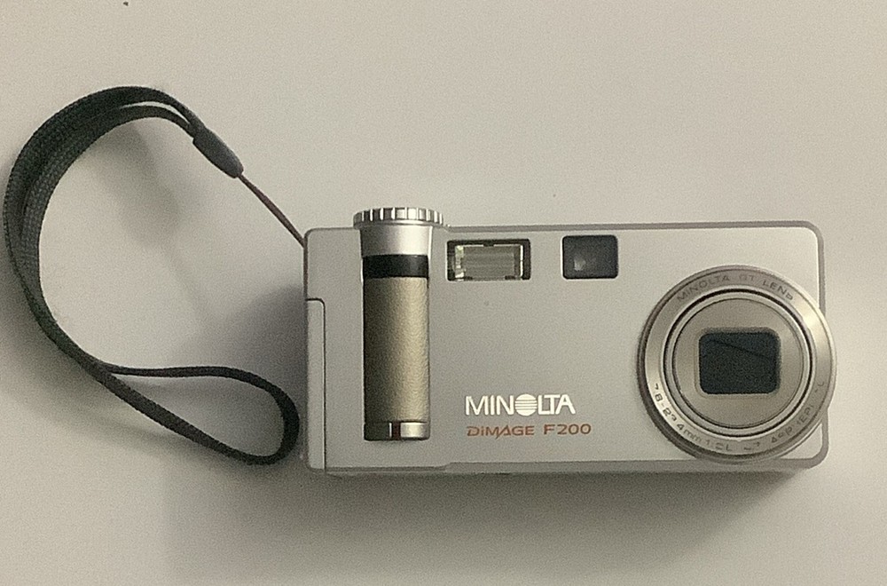Minolta Konica DiMAGE F200 4.0MP Digital Camera - Silver - Powers On - Read