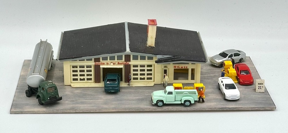 Bachmann N Scale  "Shell Service Station" Fully Assembled  New Diorama