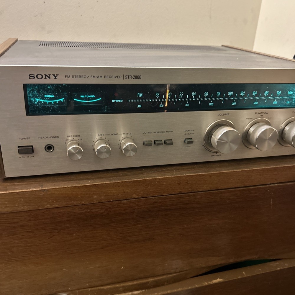 Sony FM Stereo/ FM-AM Receiver Str-2800 -Powers On - Untested