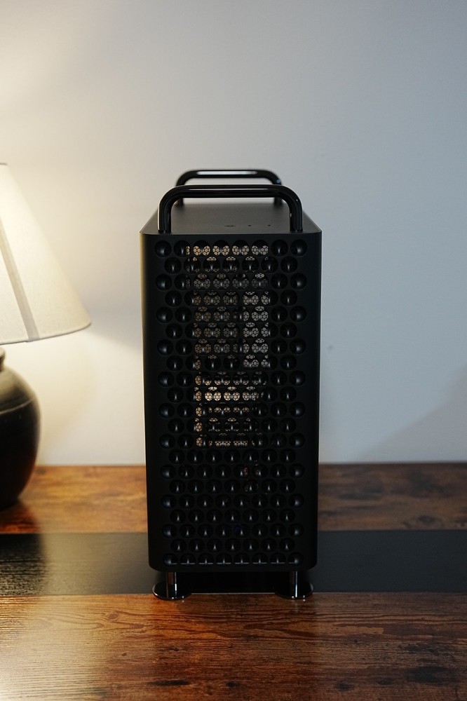 McPrue Apollo X Deep Space Black computer case / Mac Pro lookalike