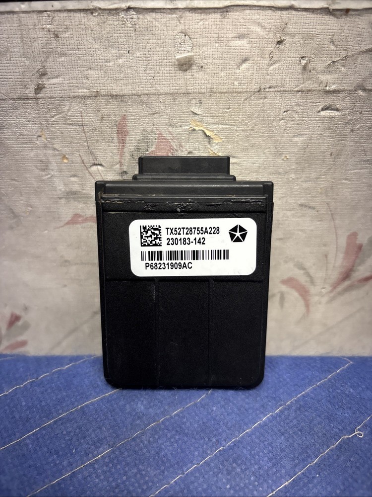 2014-2018 Jeep Cherokee OEM Mopar Forward Facing Camera 68231909AC