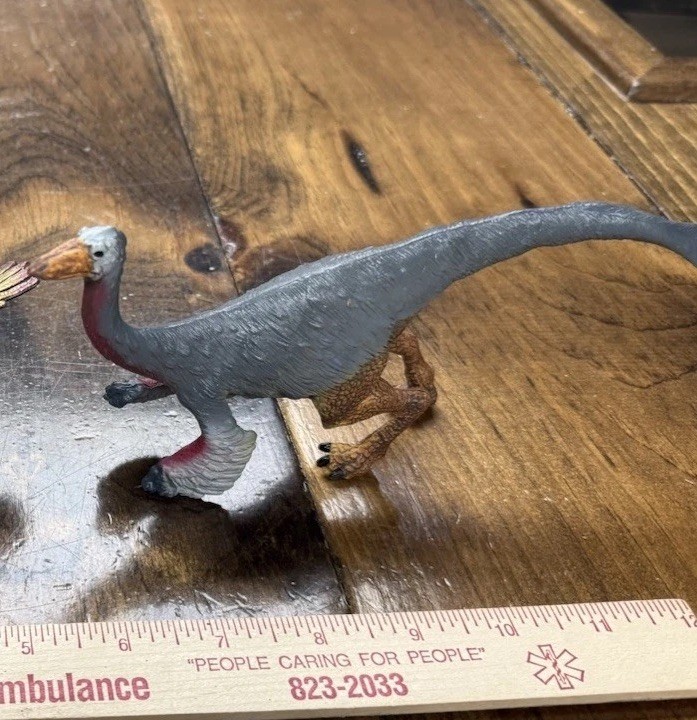 Schleich like Gallimimus dinosaur model