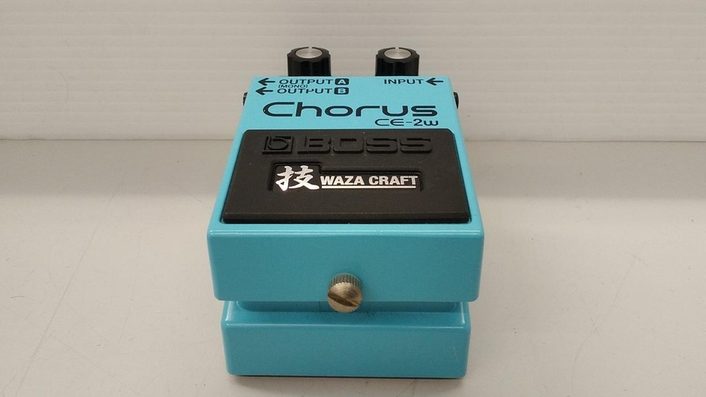 Boss Ce-2W Effector