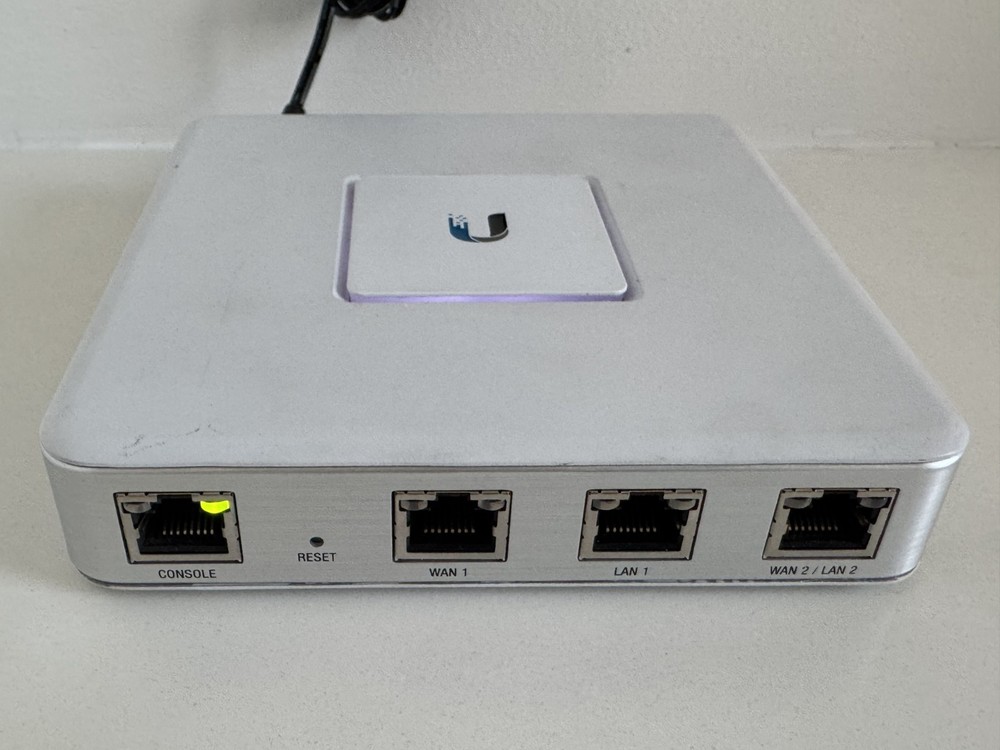 Ubiquiti Networks UniFi Security Gateway - White (USG)