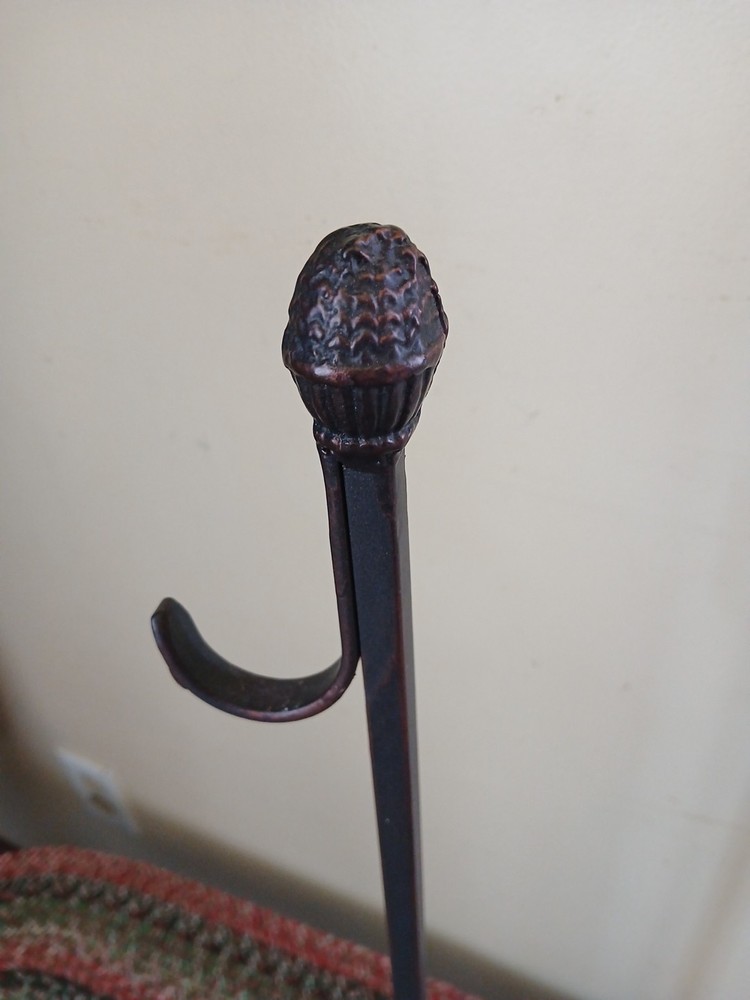 Cast Iron Wreath Holder Stand