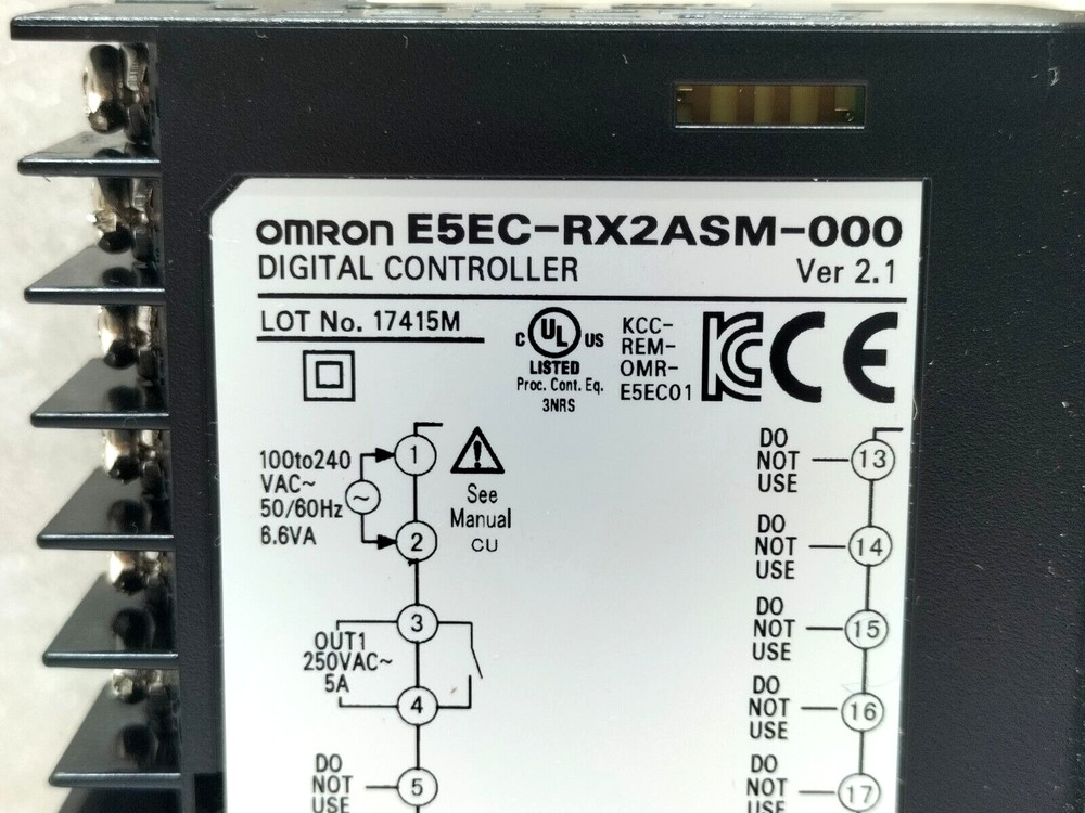 OMRON E5EC-RX2ASM-000 DIGITAL TEMPERATURE CONTROLLER