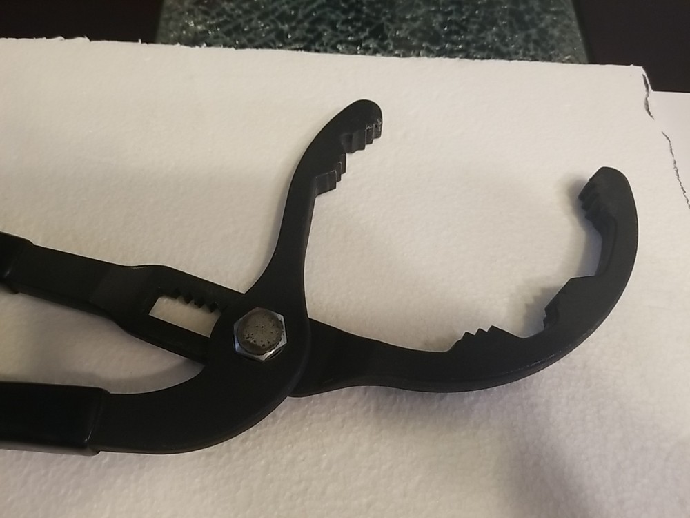 John Deere Medium Universal Oil Filter Wrench - TY26587