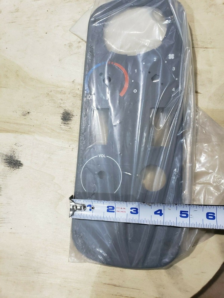 Freightliner  22-46623-044 Climate Control Panel-No Clock, 2 Dome Lamp Switch