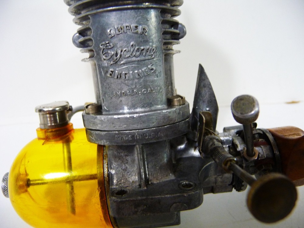 Vintage SUPER CYCLONE Model Airplane Engine (1948) GR 4096