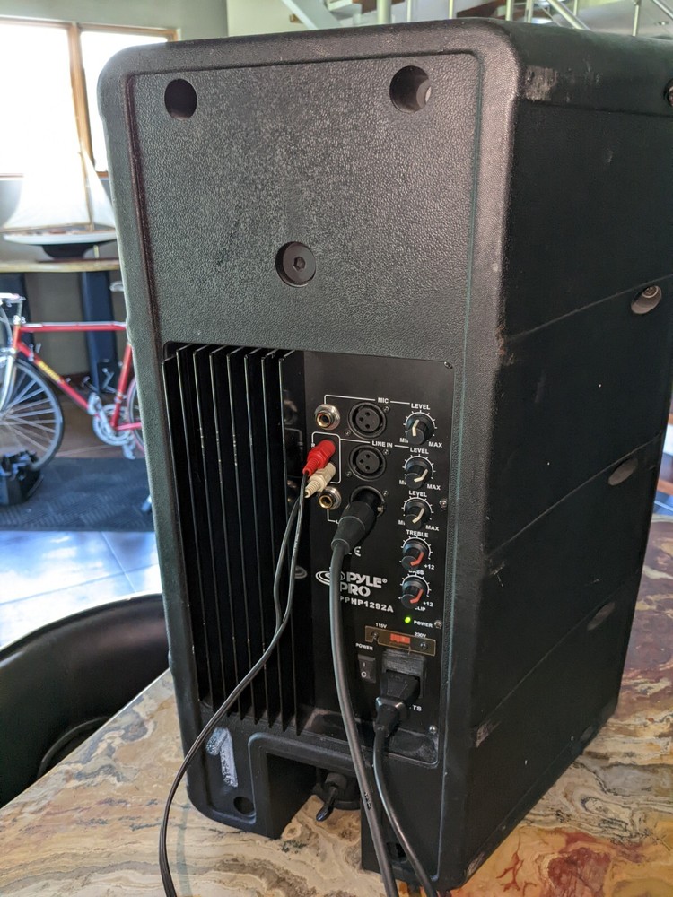 PylePro (PPHP1292A)      Powered 12'' Two-Way Plastic Molded Loudspeaker  