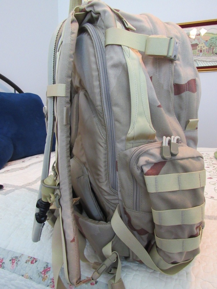 CAMELBAK BFM HYDRATION PACK DCU CAMO (Desert Tri-Color)