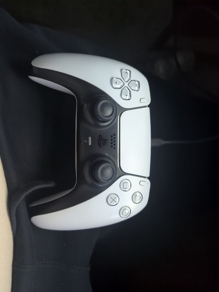 Modded PS5 Controller with Clicky Trigger Buttons Custom Mods And Tmr Joysticks