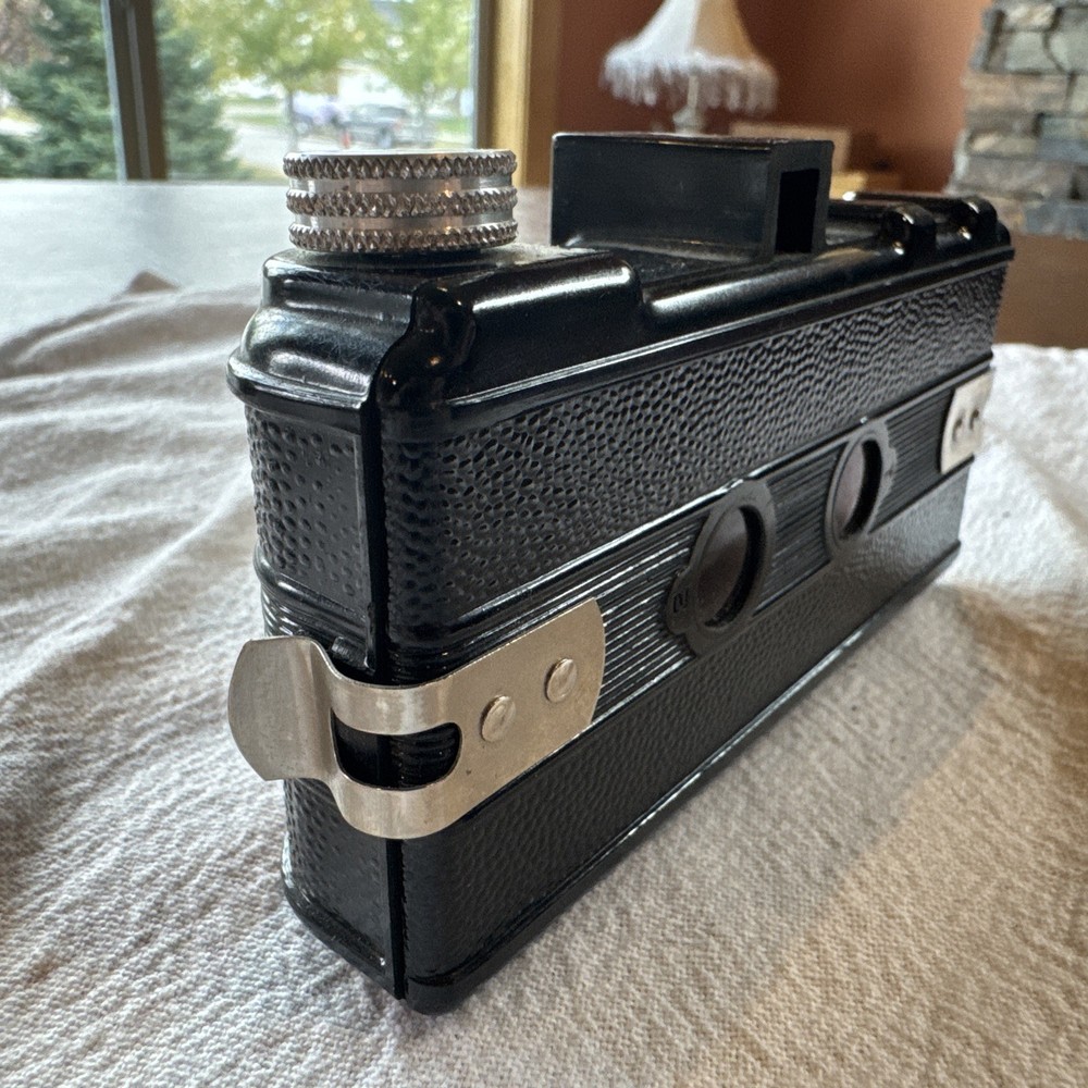 Vintage Mar-Crest Camera Plastic Camera, Untested