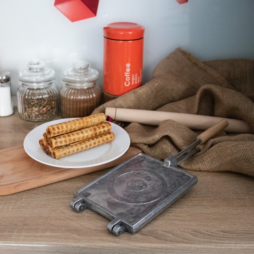 RECTANGULAR ALUMINUM WAFFLE IRON FOR WAFFLE ROLLS MAKING ON THE STOVE
