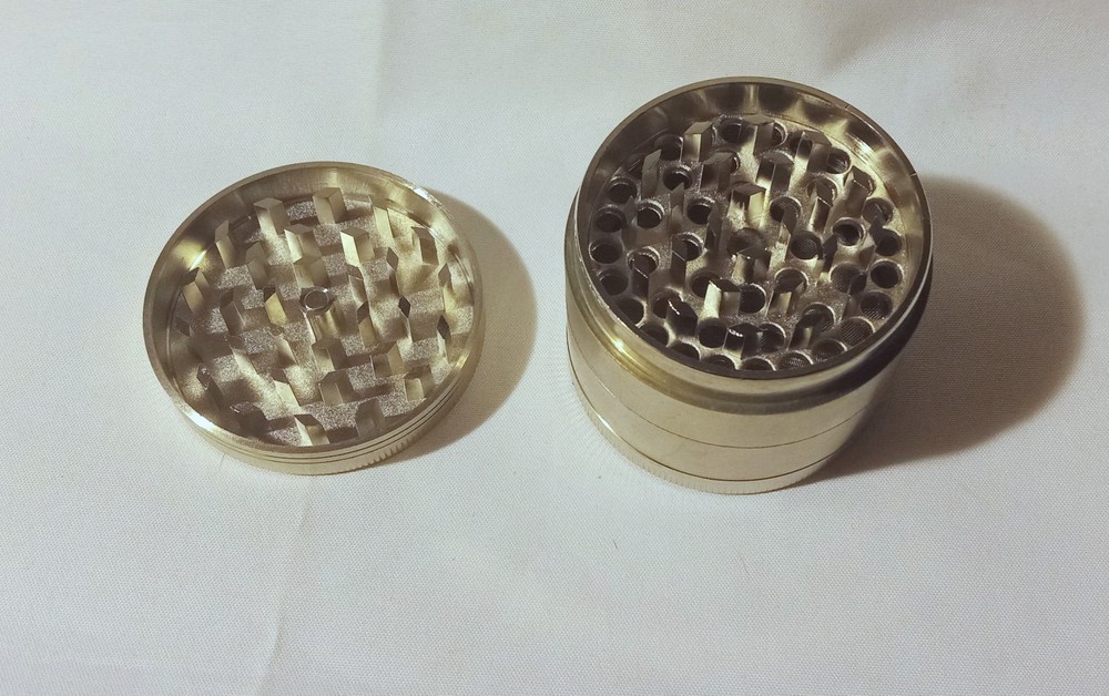 2 Herb Grinders