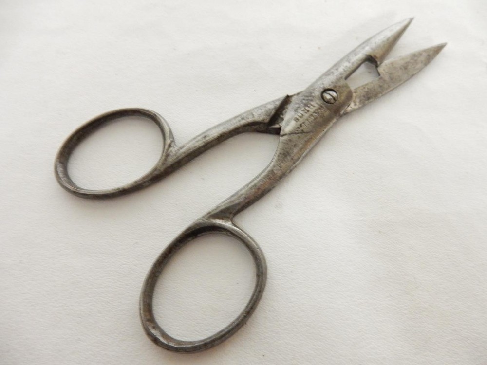 VINTAGE WALTER BROTHERS, BUTTON HOLE SCISSORS, SHARP