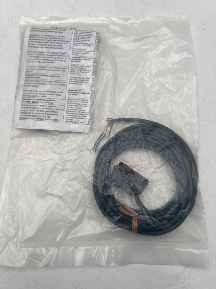 Omron E3Z-R61 Photoelectric Sensor Reflective 12–24VDC NPN Output