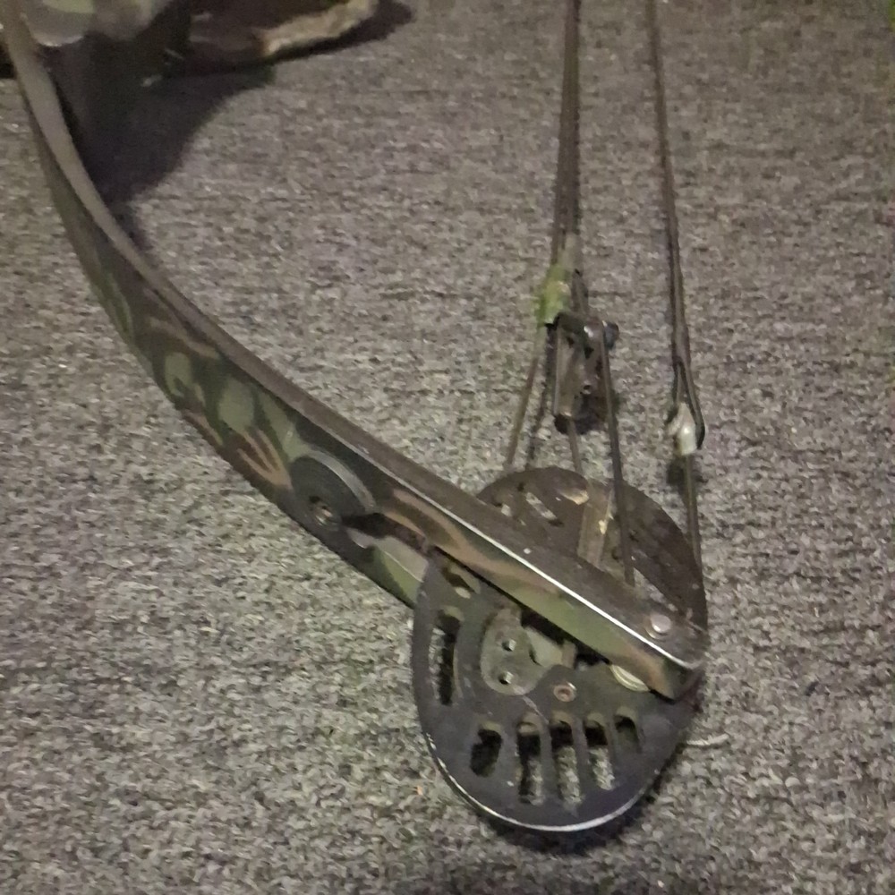 Martin Cougar Speed Flite Compound Bow W/ dead nuts sight