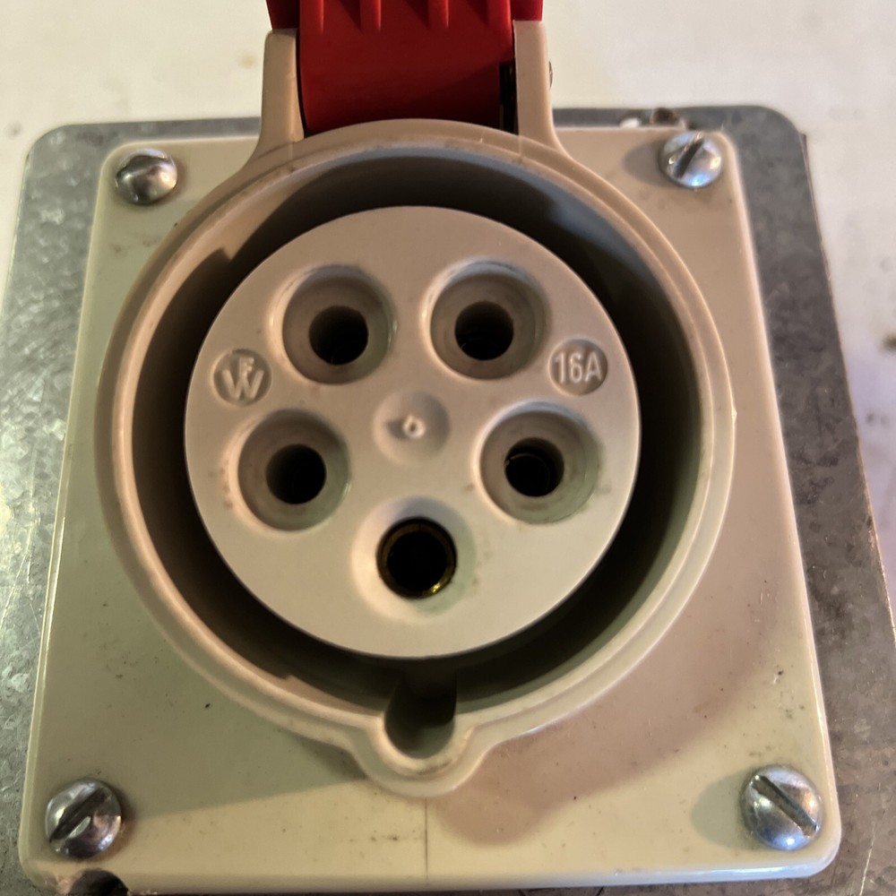 Walther 5111 Surface Mounting Socket 15-5h 230/400 - BS4343