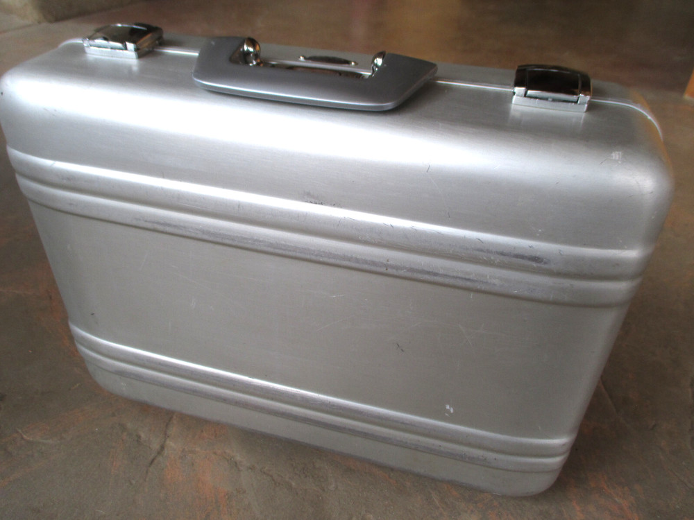 Zero Centurion Elite Locking Aluminum Briefcase / Protective Storage Case & Foam