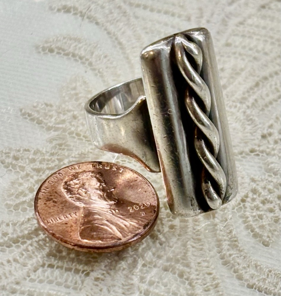 Modernist Silver Twisted Wire Ring Artisan Made 8.75