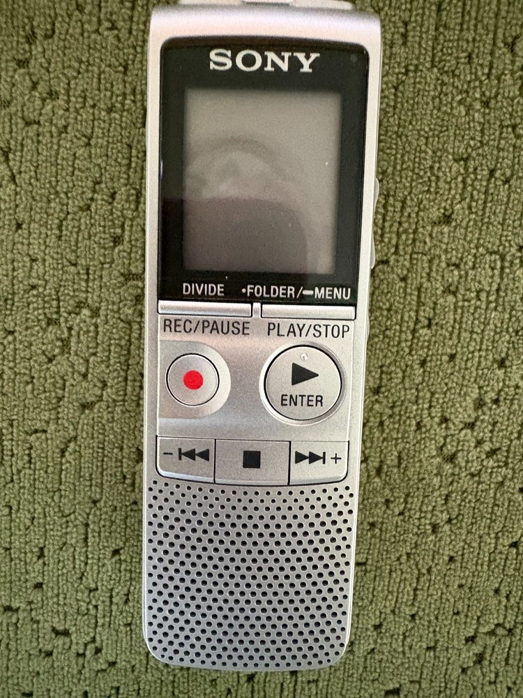 Sony Handheld Recorder ICD-BX800 with instructions; excellent; compact 4"