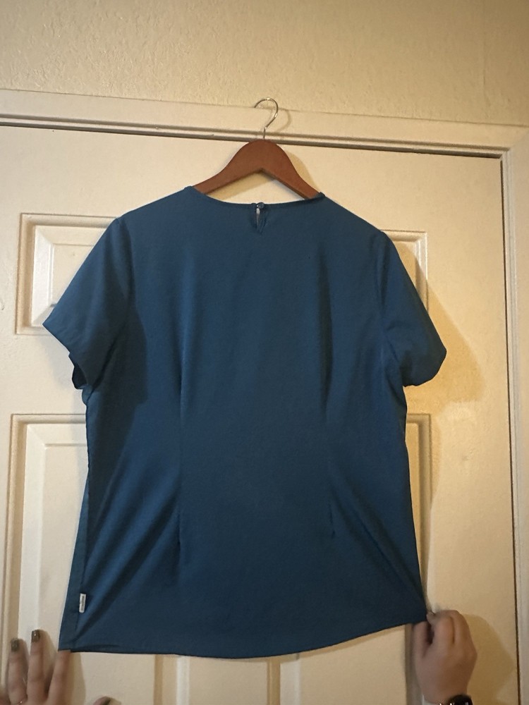 Whisperlite Blue Solid Pattern Unisex Medical Scrubs Top Uniform Size M Medium