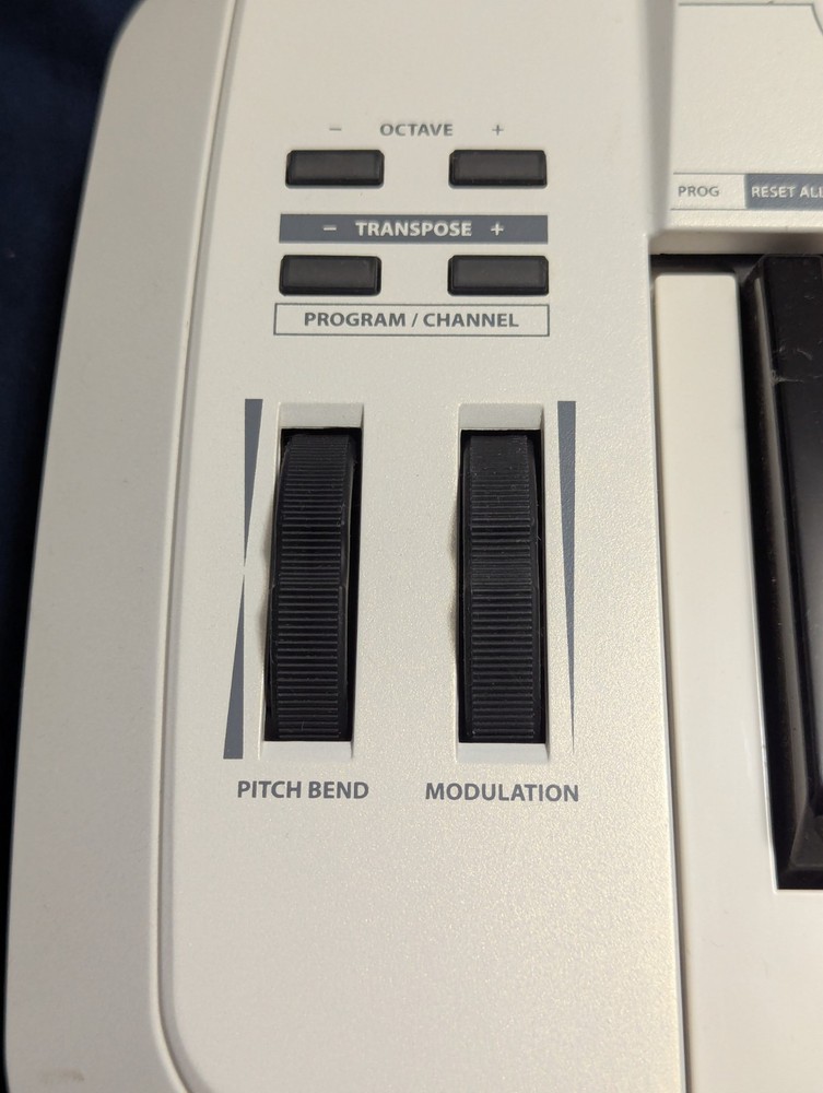 Samson Carbon 49 USB White MIDI Keyboard Software Controller