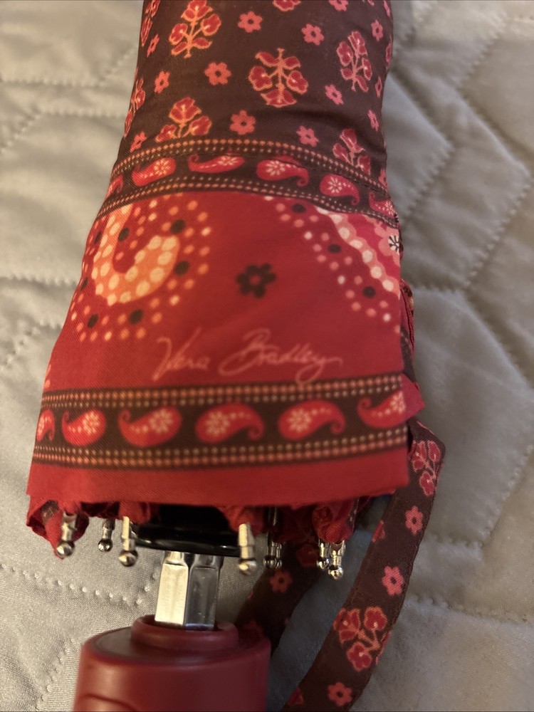 VERA BRADLEY MESA RED UMBRELLA WITH COVER RETIRED PATTERN
