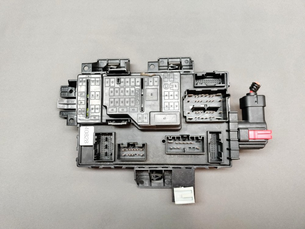 2009-2012 FLEX MKT Body Control Module *Multifunction 9A8T-15604 AA