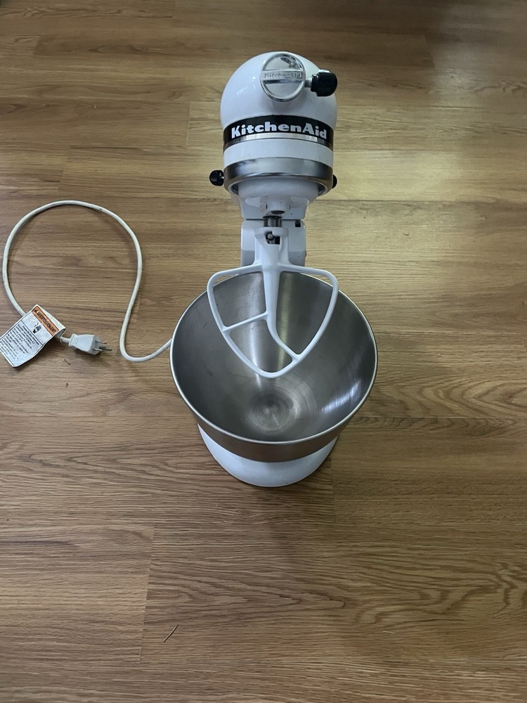 KitchenAid Classic Plus White With Bowl And 3 Attachments