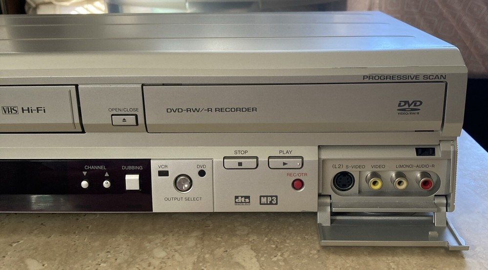 Sharp DV-RW550U DVD Recorder VHS VCR Combo Recorder Powers On Untested