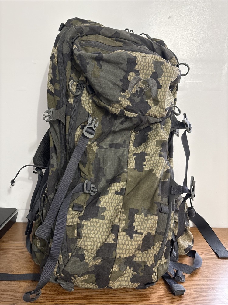 Kuiu Pro 3600 Verde Backpack Lumbar Support Adjustable Straps Carbon Pack Frame