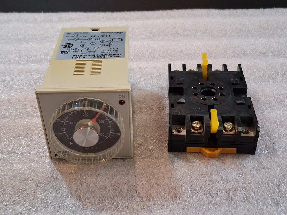 Omron E5C2-R20J Temperature Controller