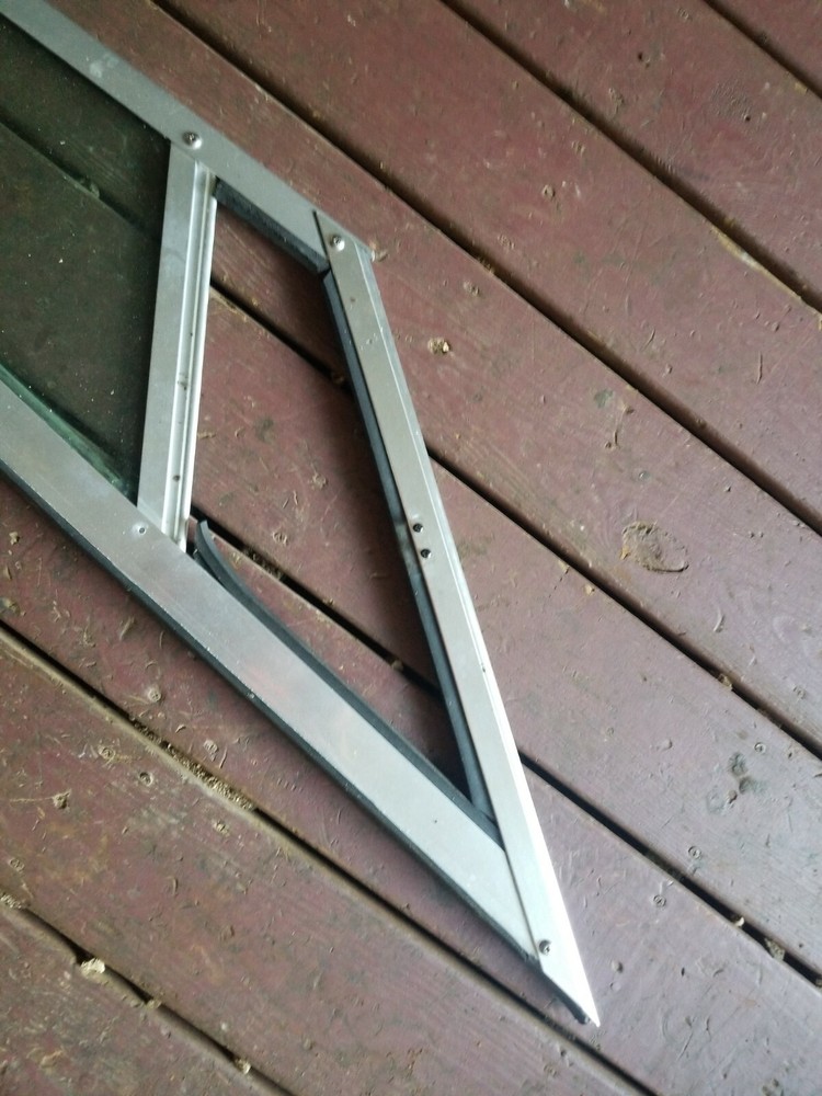 Z7 1992 Crownline 182 Boat Windshield Passenger Port Left missing small window