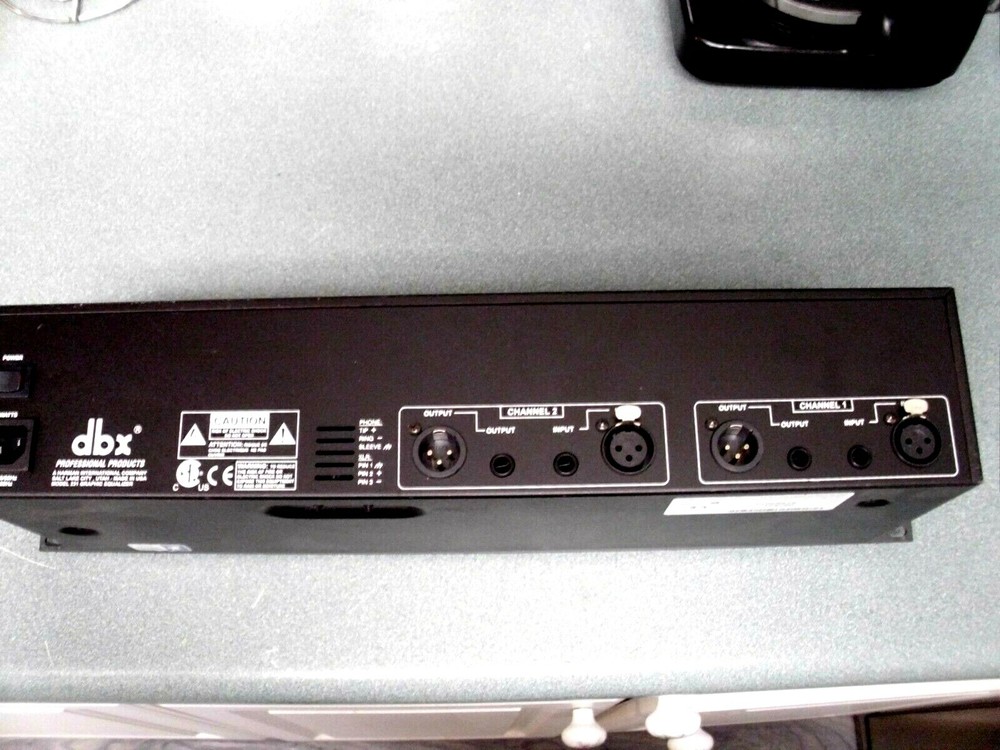 EQUALIZER D B X --- 231 31 BAND WORKING PERFECT WITH POWER CORD