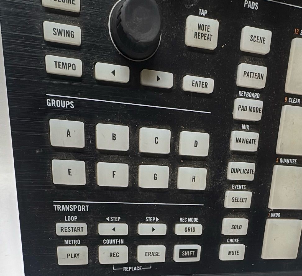 Native Instruments Maschine MK2 Black Groove Production Studio Controller