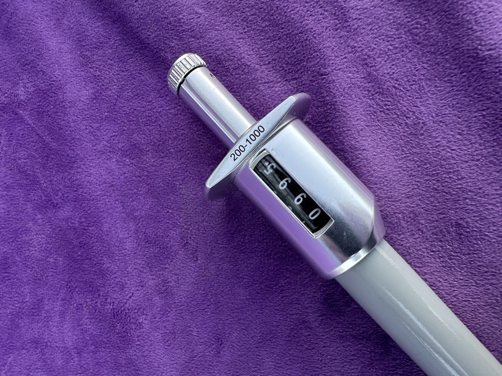 VistaLab 200-1000uL Pipette, MLA, Digital, Gray