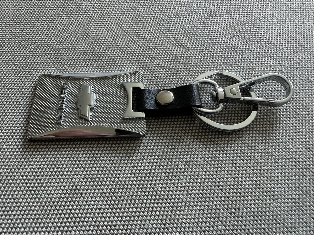 Chevy ** ( Logo ) ** Keychain ** METAL **