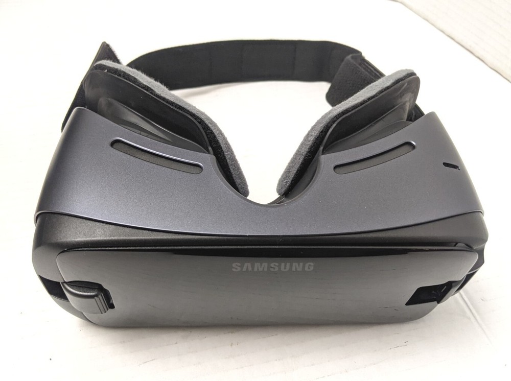 Samsung Gear VR Headset & Controller