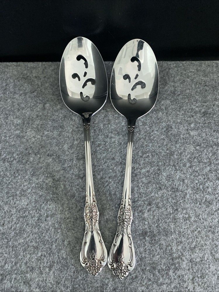 2 Oneida Distinction KENNETT SQUARE Stainless HH Pierced Serving Spoons Flatware