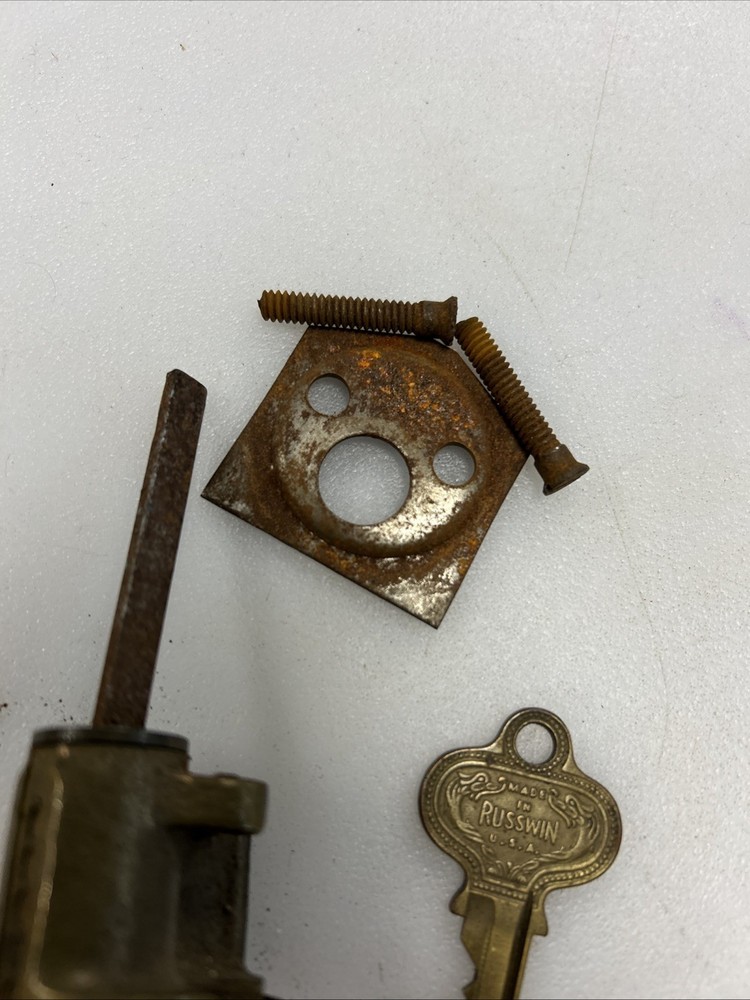 Vintage original RUSSWIN Cylinder with key!