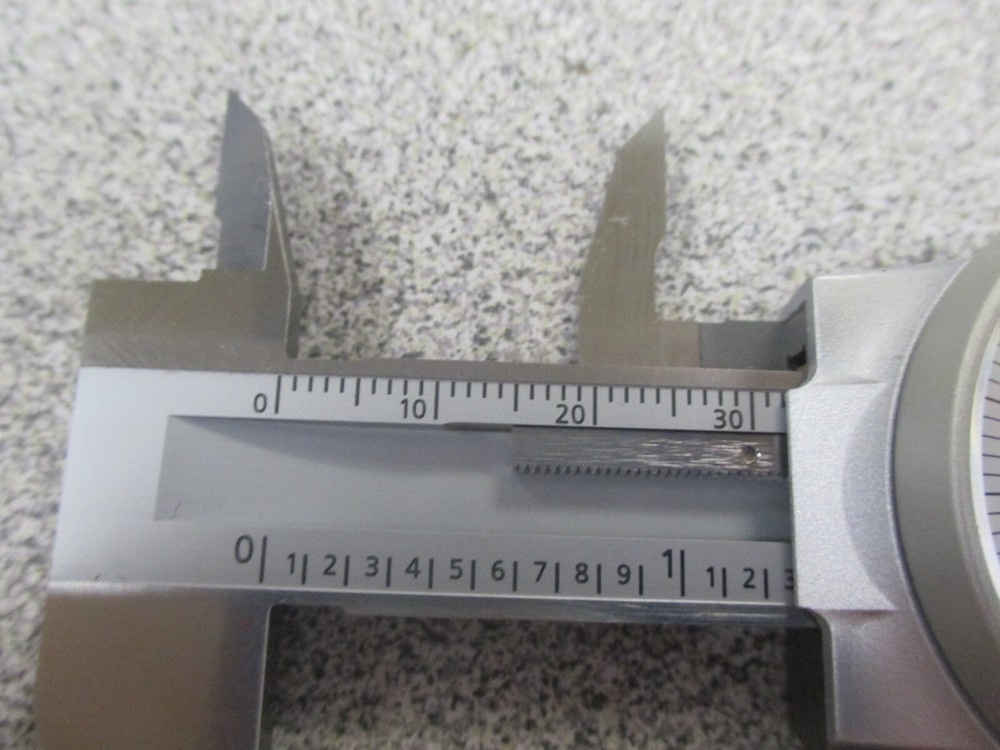 NEW Mitutoyo 6" White Face Dial Caliper in Case #505-742