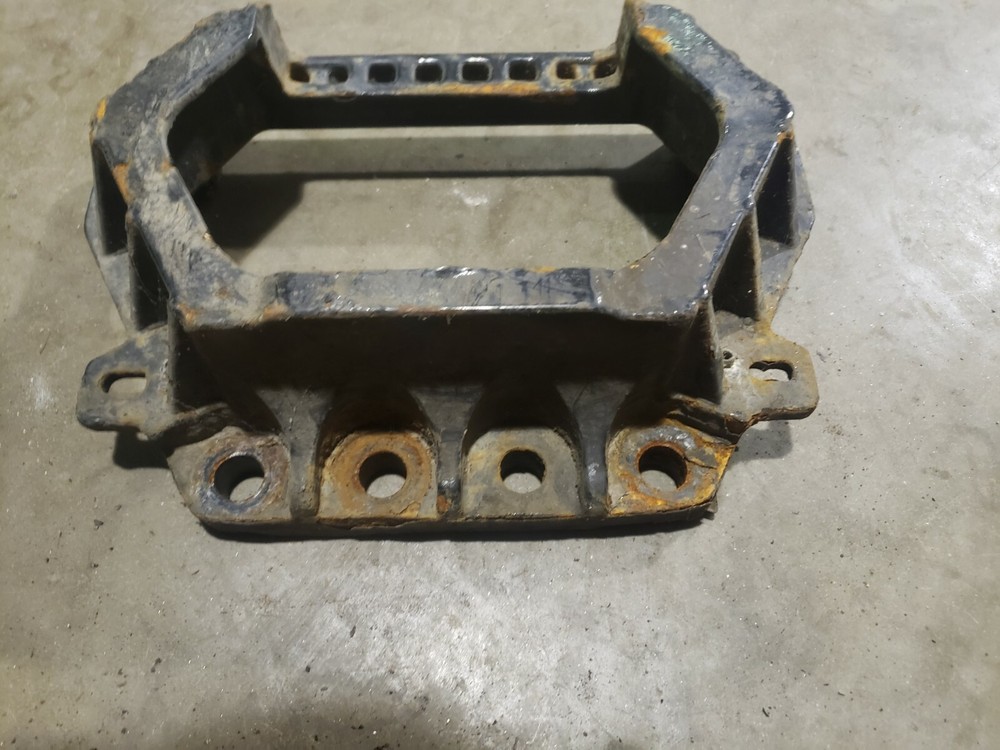 Detroit Diesel DD15 Engine Support Bracket Mount