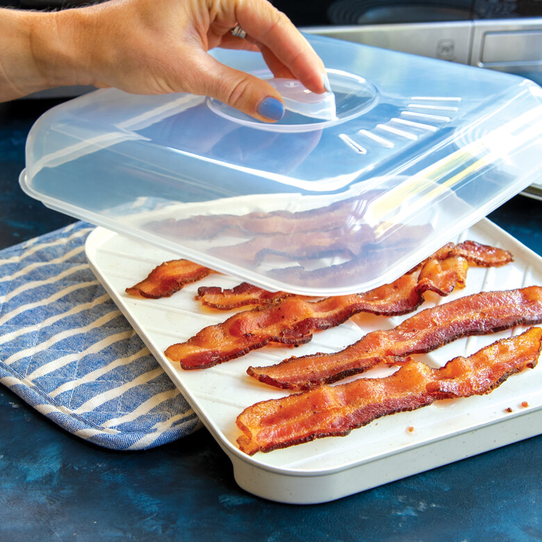Nordic Ware Microwave Slanted Bacon Tray With Lid