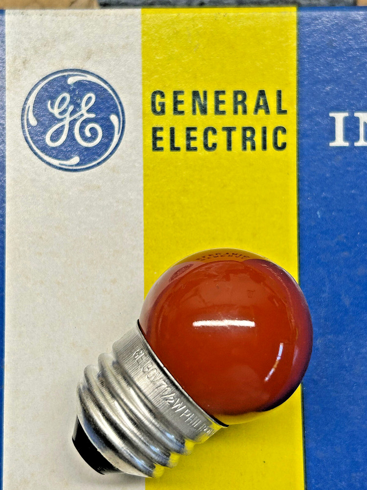(1) GE 7 1/2S/CR Red Indicator Lamp, New