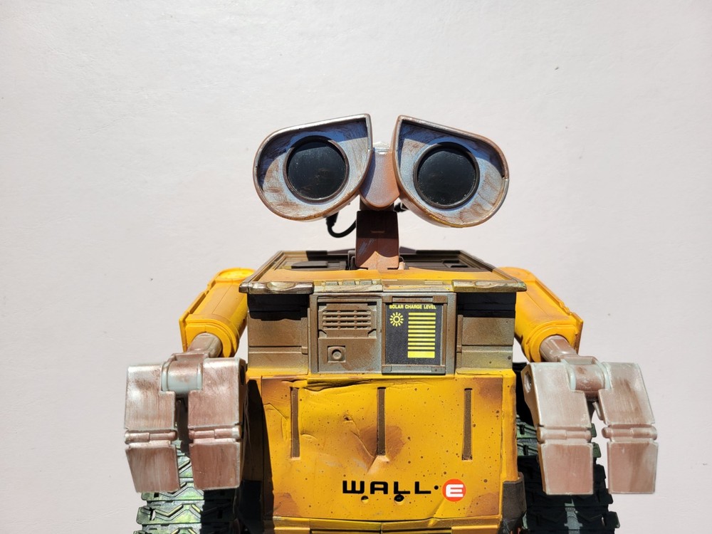 Disney Store Exclusive Wall-E Remote Control Toy Robot 1st Ed UNTESTED NO REMOTE
